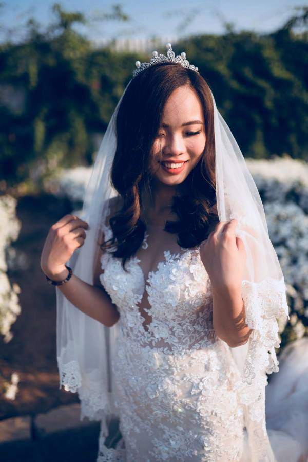 Cặp đôi diện giày thể thao nhảy hip-hop trong đám cưới, chụp bộ ảnh nhảy quanh Hà Nội Cặp đôi diện giày thể thao nhảy hip-hop trong đám cưới, chụp bộ ảnh nhảy quanh Hà Nội